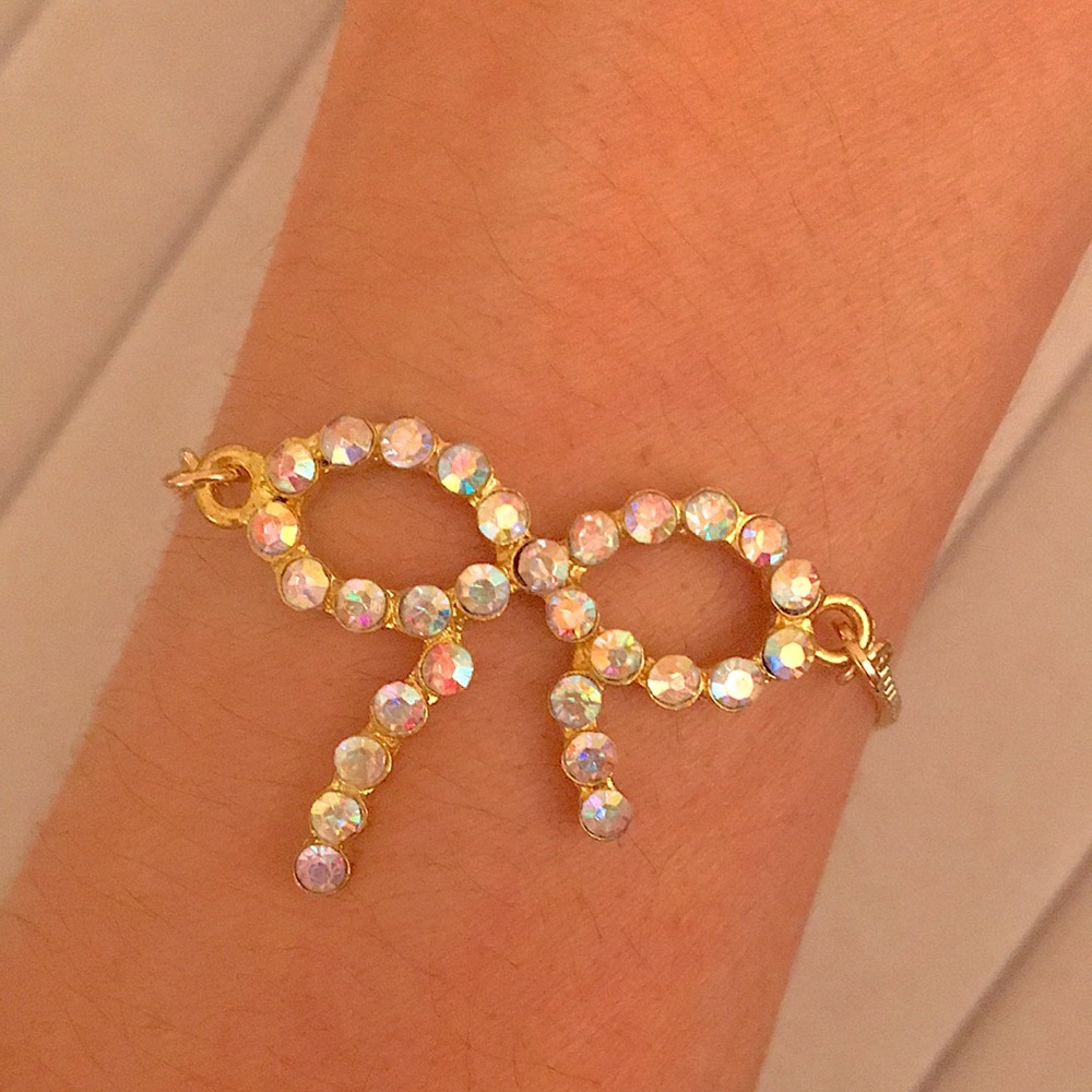 Aurora Borealis + Gold Crystal Bow Pendant Bracelet - Picture 4 of 9
